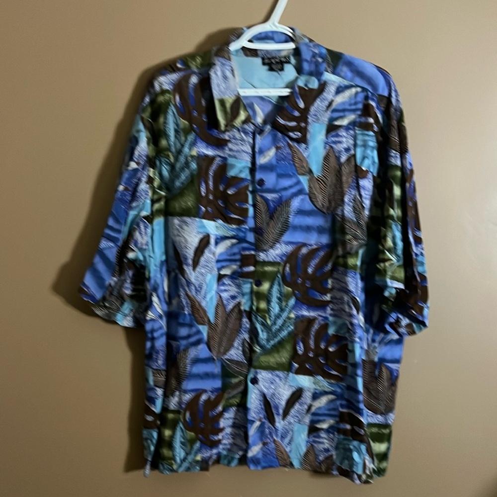 😄Leafy rayon vacation Hawaiian style shirt. B7